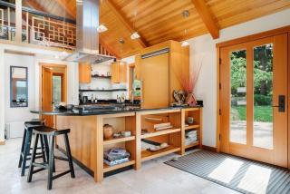 Luxe Beachfront, Hot Tub, Kayaking, Walk To Town - Eastsound - 1