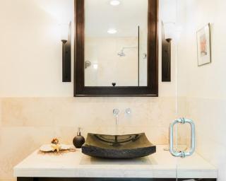 Luxe Beach House, Exceptional Waterfront Retreat - Eastsound - 2