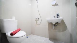 Nice and Comfy Studio at Grand Dharmahusada Lagoon Apartment By Travelio - Surabaya - 9