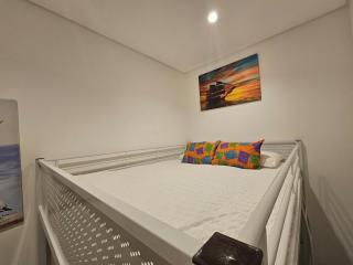 Beachtime 2BR with KLCC view & Infinity pool - 6