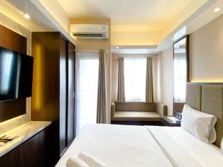 Cozy and Warm Studio Transpark Juanda Bekasi Timur Apartment By Travelio - 7