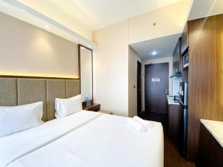 Cozy and Warm Studio Transpark Juanda Bekasi Timur Apartment By Travelio - 5