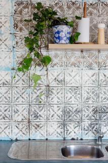 Champagne Skies - In Town Upstairs Apartment - 7