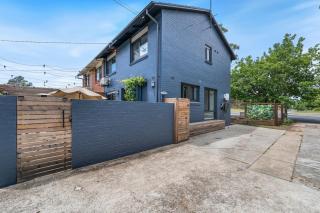 3 Bed Fully Renovated with Outdoor Fun - 3