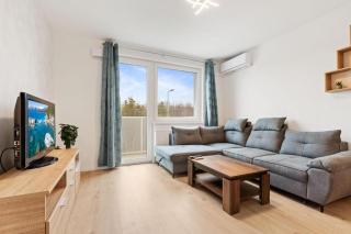 AH Airport Ovocne Sady Free Parking AC - 9