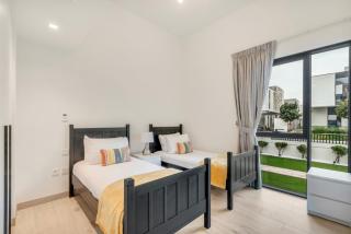 Dubai Luxury 4BR Villa in Murooj Al Furjan - 6