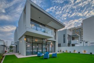 Dubai Luxury 4BR Villa in Murooj Al Furjan - 0