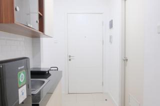 Modern Classic Studio at Apartment Parahyangan Residence By Travelio - 9