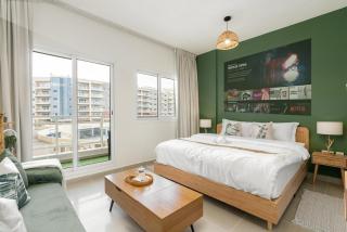 Nature-Themed Stay with 4K Projector Near Yas Island and Airport - 3