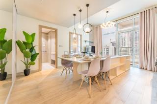 Near Dubai Marina Canal 2BR with Pool and City Views Balcony, Studio One, Dubai Marina by Deluxe Holiday Homes - 2