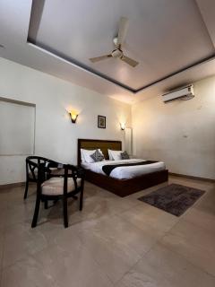 Silver Oak Country Yard Hotel & Resort - Ābu Road - 4