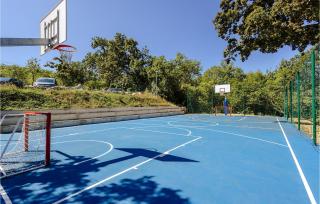 2 Bedroom Awesome Stacaravan In Glavotok - 3