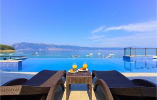 2 Bedroom Stunning Stacaravan In Glavotok - 9
