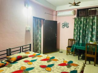 The Tarang1BHK AC apartment&Balcony Free Parking - Guwahati - 4