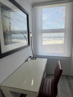 Surfers Paradise Ocean View Apartment with Pool & Lift Access - Gold Coast - 5
