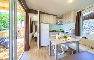 2 Bedroom Amazing StaCaravan In Glavotok - Brzac - 7