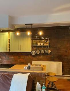 Studio-1BR-Sleeps4-Parking-NearCentral - Leeds - 9