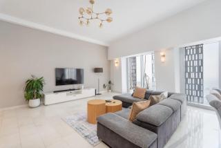 Luxury 4BR Home in Marina with Stunning Palm Views - 3