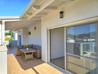 Perla Modern Penthouse 272 - Lalzit Bay - 1