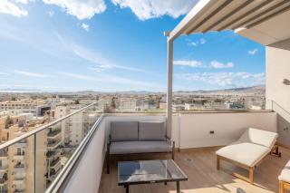 Elite Penthouse with Heated Pool and SkylineView - Pireo - 9