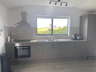 HORSESHOE LUXURY ACCESSIBLE LODGE Sleeps 4 at Fairview Farm in Ravenshead Nottingham near Sherwood Forest ,Dog Friendly Farm Stay - 3