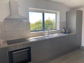 HORSESHOE LUXURY ACCESSIBLE LODGE Sleeps 4 at Fairview Farm in Ravenshead Nottingham near Sherwood Forest ,Dog Friendly Farm Stay - 2