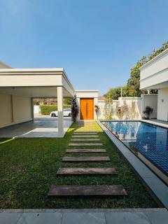 Luxury Pool Villa Steps Away from Mabprachan Lake - Nong Prue - 6