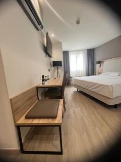 Hotel ELE Acueducto - 3