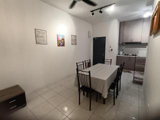 Naanee Homestay near Putrajaya Cyberjaya - musleem only - Kampung Dengkil - 2