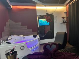 Love Room Redroom - 3