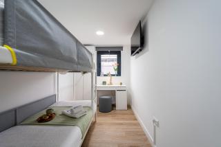 HostWise - Modern Flat with a Suite - 3