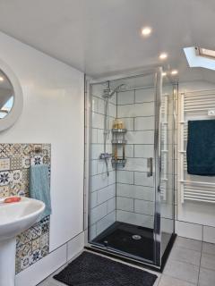 Cozy House with Garden & Hot Tub - 2