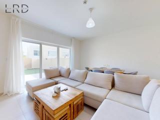 Spacious 2BR Apartment in Emaar South - Dubai - 8