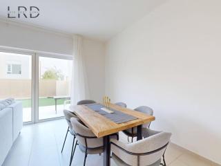 Spacious 2BR Apartment in Emaar South - Dubai - 5