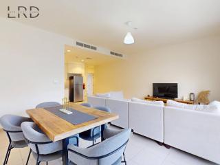 Spacious 2BR Apartment in Emaar South - Dubai - 6