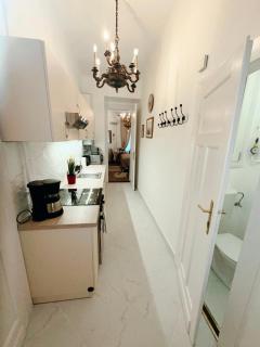 Downtown Vibe Apartment - 4