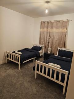 Stansted Airport Serviced Accommodation x DM for Weekly x Monthly Deals by D6ten Homes Ltd - Takeley - 7