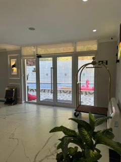 Hotel Britania - Vlorë - 6