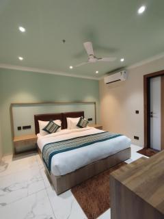 The SM Hotel By RMR Hotels - 2