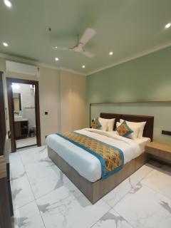 The SM Hotel By RMR Hotels - 8