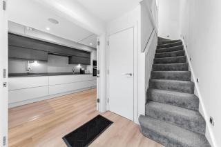 Luxury 4BR - Near Wembley, Heathrow & London - Perivale - 7
