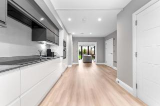 Luxury 4BR - Near Wembley, Heathrow & London - Perivale - 1