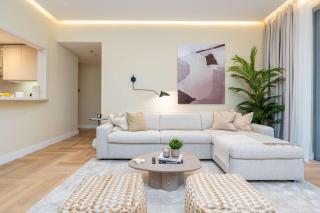 Stylish 1BR in Downtown with Fountain Views - 3