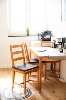 - Ocean Haven Deluxe with Coastal Charm - 2-Room Sea-Inspired Apartment 75 qm - Central Location - Elegant Nautical Design - Renovated in 2024 with TV & Netflix - Full Kitchen & Free Parking - Near Metro & Airport - King Beds - - Duisburg - 6