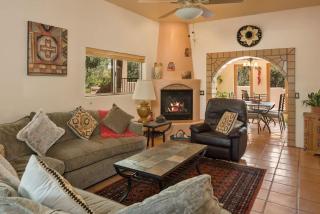 Casa Oasis with Privacy & Blue Tile Pool for Family - Sedona - 8