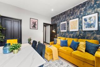 Exquisite 4 bed in Leeds - Sleeps 10 - Parking - Leeds - 1