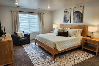 3 BR Townhouse with Mountain Views and Central Air - 2