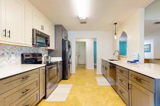 Emerald Coast Getaway - - 2