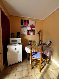 Chambre pour 2, au calme, proche du centre, avec un arrêt de bus au bas de la maison et climatisé - 3