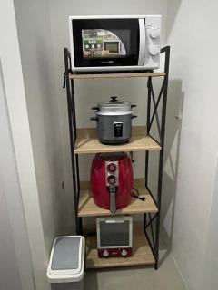 LA Condo Staycation at West Jones Residences - 8